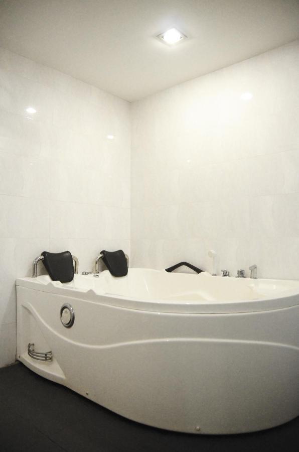 ג'והור בהרו Newland Hotel מראה חיצוני תמונה