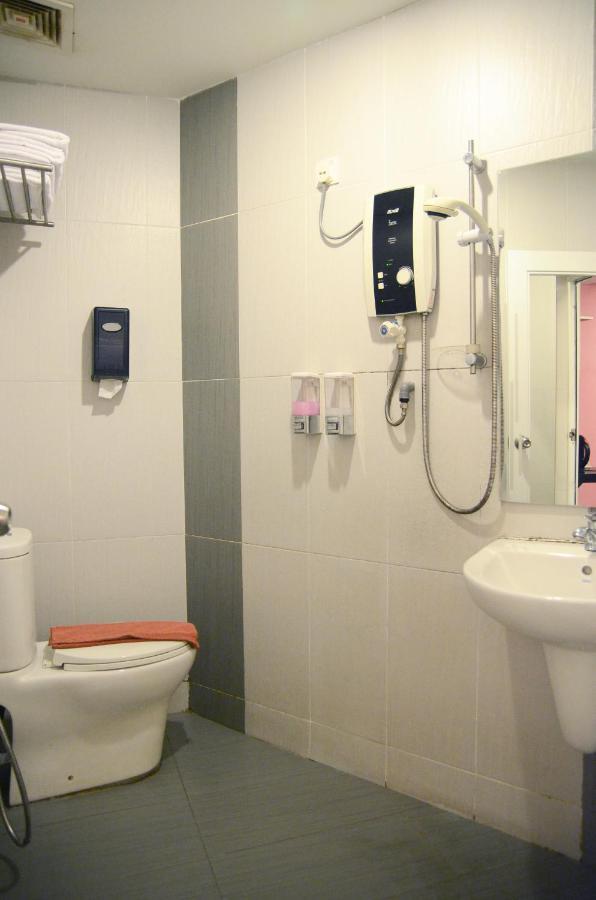 ג'והור בהרו Newland Hotel מראה חיצוני תמונה